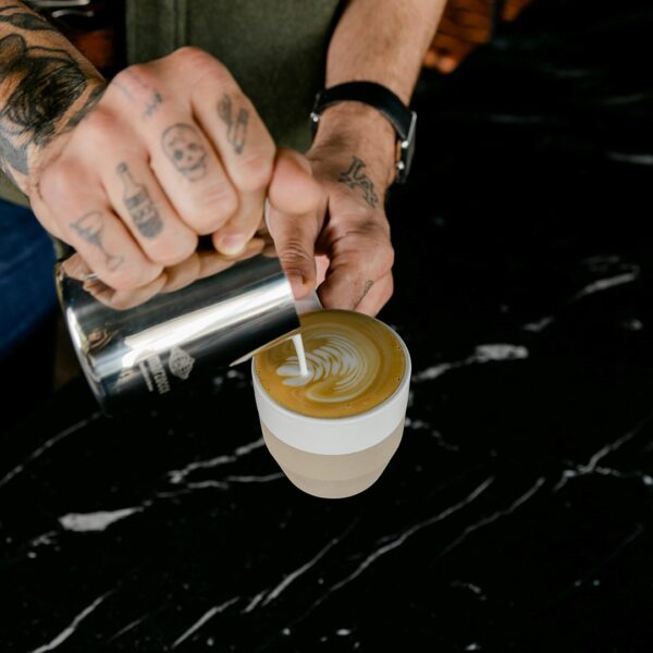 Pico Small Latte White Pour 1080