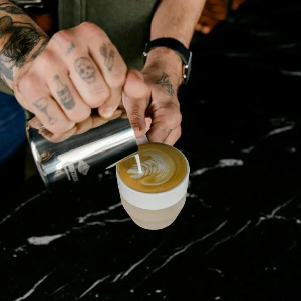 Pico Small Latte White Pour 1080