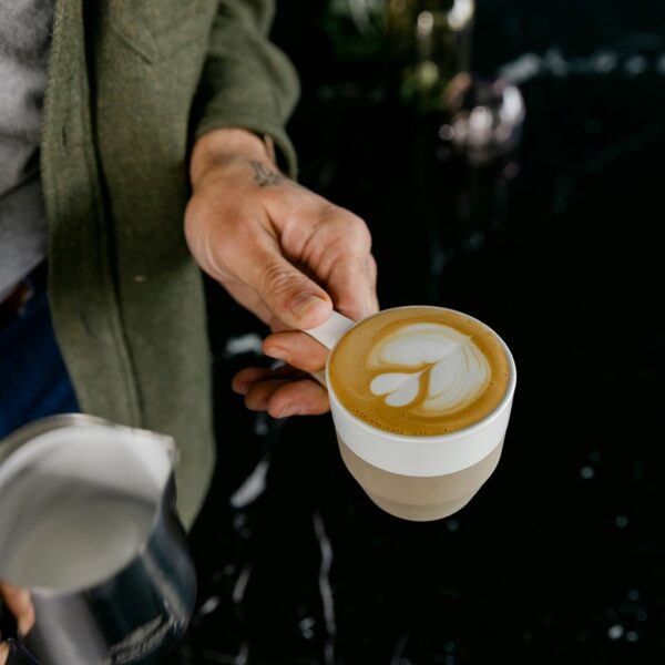Pico White Small Latte Pour 1080