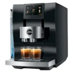 מכונת קפה Jura Z10 מכינה משקה Cold Brew מרענן עם קצף עדין