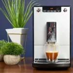 Caffeo Solo Silver – מטחנת הקונוס המובנית בתא הפולים.