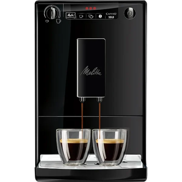 מכונת אספרסו Melitta Solo Pure Black בפעולה, ממזגת קפה.