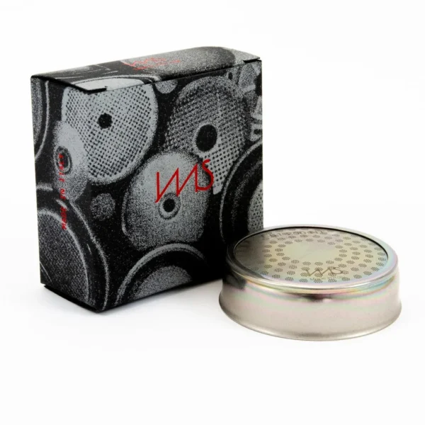 תקריב חורי הסינון המדויקים של מסנן מקלחת IMS Competition E61