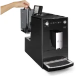 Melitta Purista Series 300 שחורה, מבט קדמי עם תצוגת LED וכוס קפה מוכנה