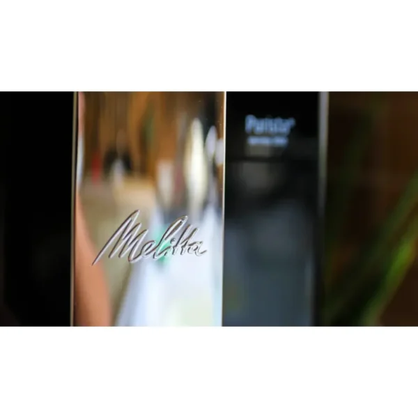 מכונת אספרסו Melitta Purista® Series 300 שחור – מבט קדמי אלגנטי וקומפקטי.