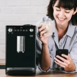 Melitta Purista® Series 300 שחור – תקריב על פאנל השליטה עם כפתורים אינטואיטיביים.