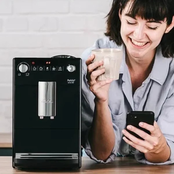 Melitta Purista® Series 300 שחור – תקריב על פאנל השליטה עם כפתורים אינטואיטיביים.