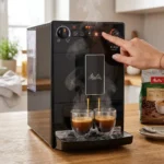 מכונת קפה אוטומטית Melitta Purista® Series 300 שחור – תקריב על פאנל הבקרה והכפתורים, המציג את תפעולה הפשוט והאינטואיטיבי להכנת אספרסו במהירות.