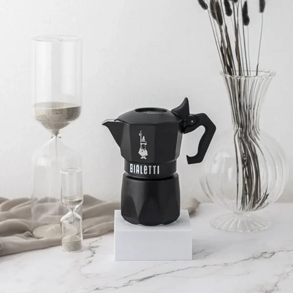 מקינטה Bialetti Brikka עם שסתום לחץ לקרמה
