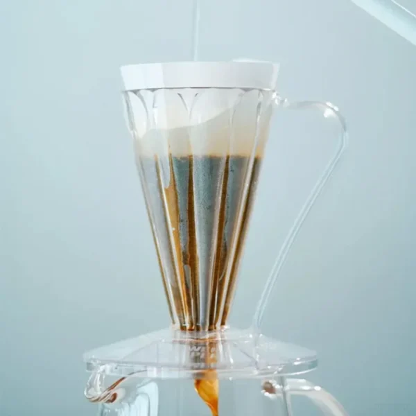 טפטפת קרמיקה Cafec Flower Dripper Deep 27 - מבט מלמעלה המציג את הזווית הצרה הייחודית