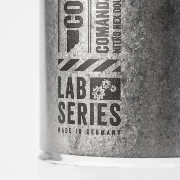 גימור Stone Washed והדפס LAB SERIES Made in Germany על גוף מטחנת Comandante C40 Lab Series Tigershark