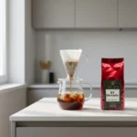 פילטר נייר Cafec Abaca+ Deep 27 מונח בתוך טפטפת קפה תואמת להכנת פור אובר
