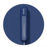 מכשיר להקצפת חלב Subminimal NanoFoamer GO עומד על שיש המטבח לצד מכונת אספרסו