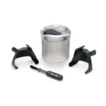 תכולת האריזה של מטחנת Sage Smart Grinder Pro SCG820: שתי עריסות פורטפילטר, מיכל לקפה טחון עם מכסה ומברשת ניקוי