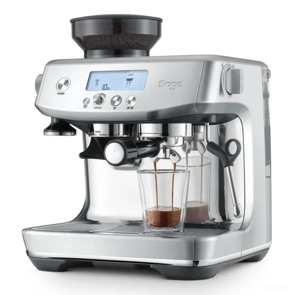 מבט תלת רבעי על מכונת אספרסו Sage Barista Pro SES878, עם ידית החליטה נעולה בראש החליטה ומזיגה כפולה
