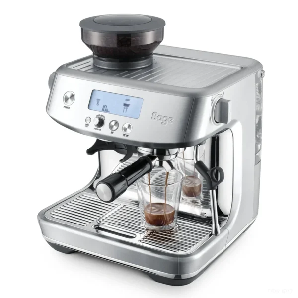 מבט מוגבה על מכונת אספרסו Sage Barista Pro SES878, עם צג ה-LCD, לוח הבקרה ומשטח חימום הספלים