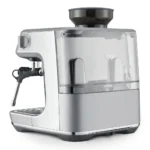 מבט אחורי על מכונת אספרסו Sage Barista Pro SES878 עם מיכל המים הנשלף בנפח 2 ליטר