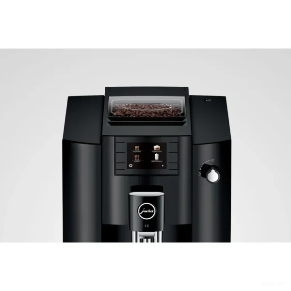 מכונת קפה אוטומטית Jura E6 Piano Black, תקריב על המסך הצבעוני 2.8 אינץ' ועל מיכל הפולים