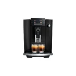 מכונת קפה אוטומטית Jura E6 דור 4 Piano Black במבט חזיתי, המסך הצבעוני 3.5 אינץ' מציג את תפריט המשקאות
