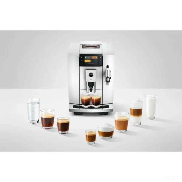 מכונת קפה Jura E8 Piano White (ED) לצד מבחר משקאות הקפה והחלב שהיא מכינה
