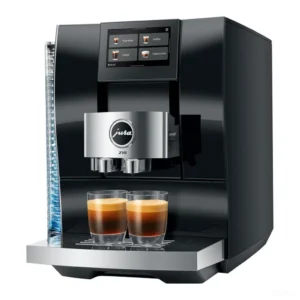 מכונת קפה אוטומטית Jura Z10 Diamond Black דור 2 - מבט שלושת רבעי על רקע לבן עם שתי כוסות אספרסו