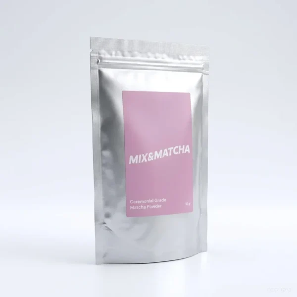 אבקת מאצ'ה טקסית Mix&Matcha 30 גרם לצד מטרפת במבוק מסורתית (צ'אסן) להכנת תה