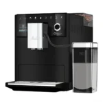 מכונת קפה אוטומטית מליטה Melitta CI Touch Black בזווית קלה, עם מיכל הפולים הכפול ומיכל החלב