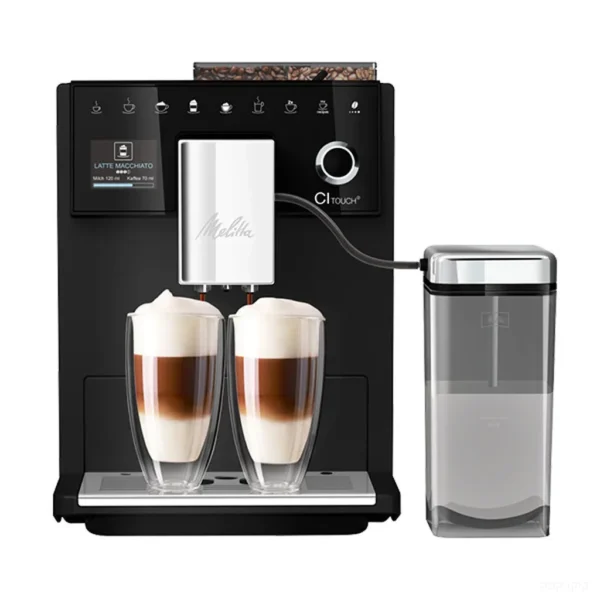 מכונת קפה אוטומטית מליטה Melitta CI Touch Black, מבט חזיתי על רקע לבן עם שתי כוסות לאטה מקיאטו ומיכל החלב