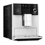 מכונת קפה אוטומטית מליטה Melitta CI Touch Silver בזווית צד, עם חלוניות מפלס המים ופתח המזיגה המשולב