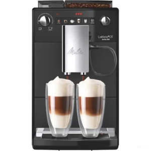 מכונת קפה אוטומטית מליטה Melitta Latticia OT שחורה, מבט חזיתי על רקע לבן עם שתי כוסות לאטה מקיאטו