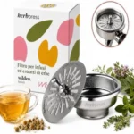 HERBPRESS 1 של IMS לצד כוס חליטת צמחים ואריזת המוצר