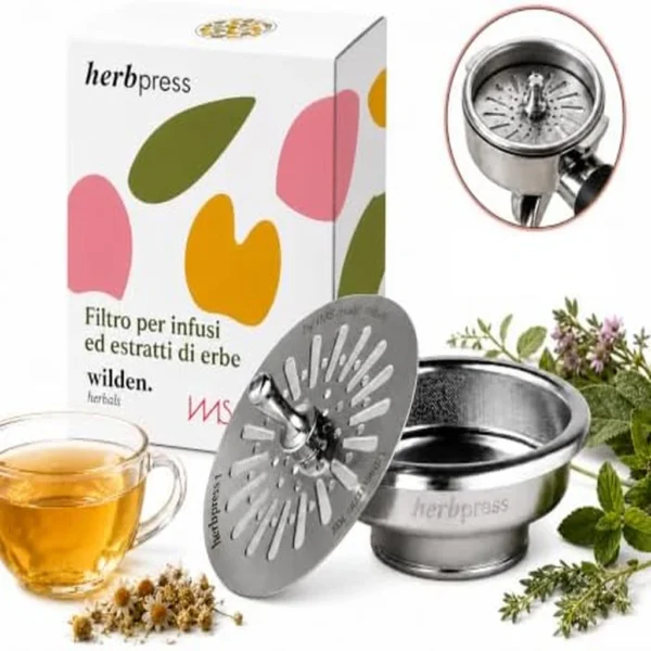 HERBPRESS 1 של IMS לצד כוס חליטת צמחים ואריזת המוצר